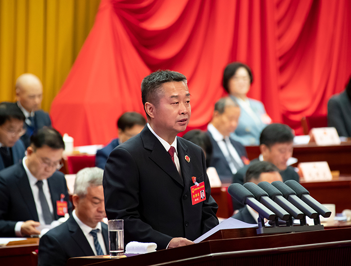 李小东检察长向市七届人大七次会议作检察工作报告
